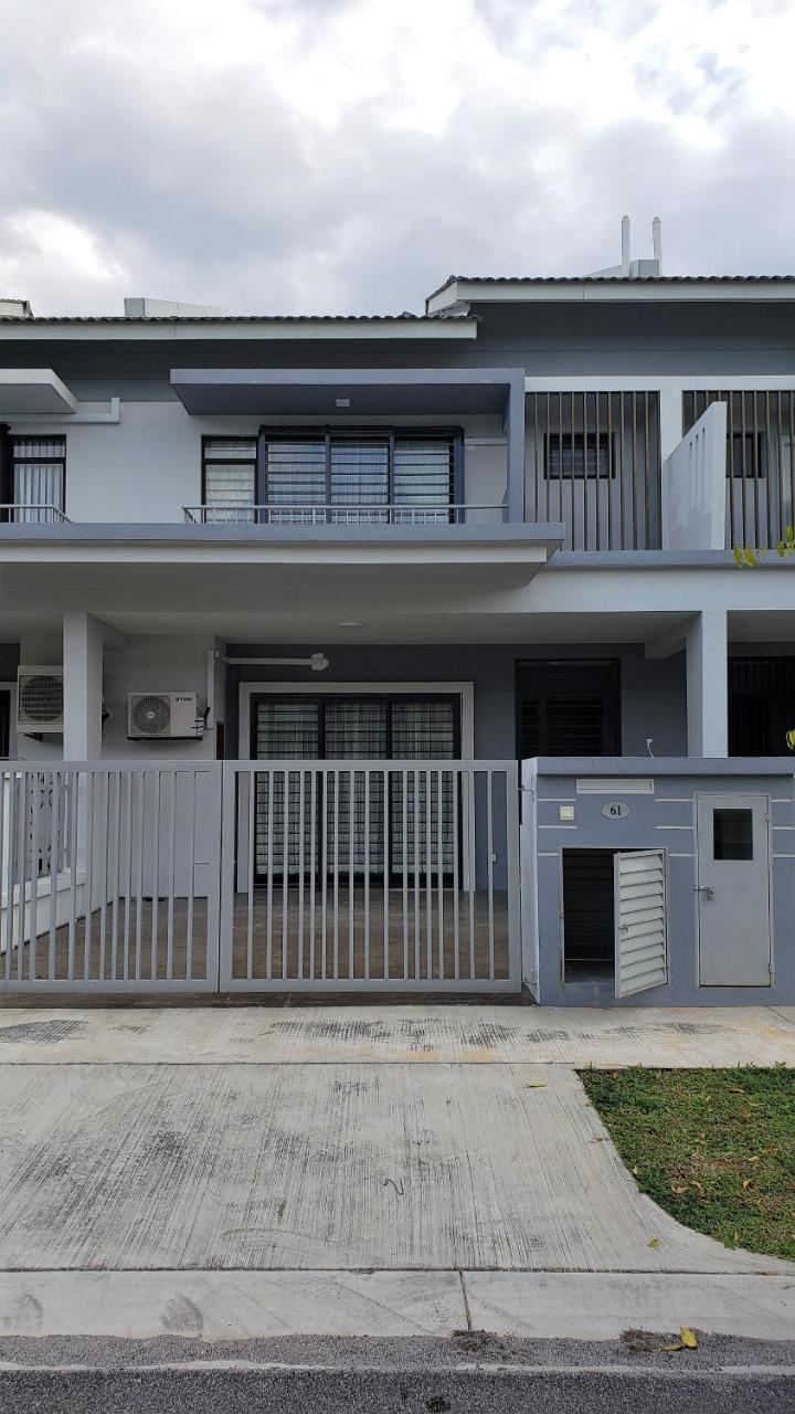 Sr Home-Stay @ Klia Куала-Лумпур Экстерьер фото